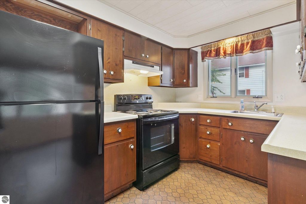 Image 6 of property listing at 131 Moyer Avenue, Alma, MI 48801