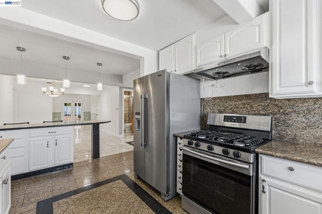 266 Jerilynn Ln, Hayward, CA 94541