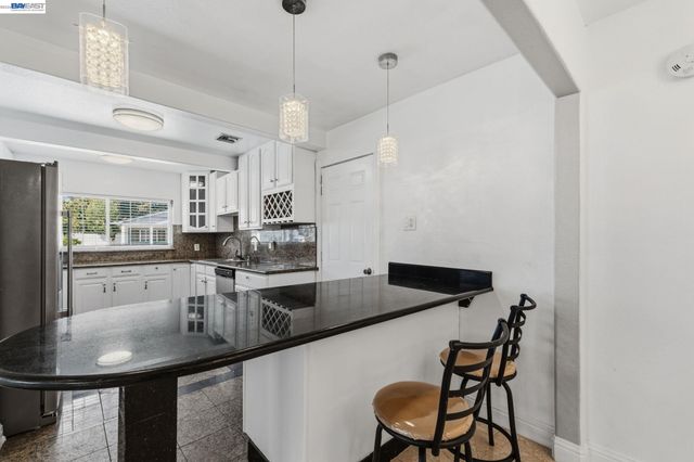 266 Jerilynn Ln, Hayward, CA 94541