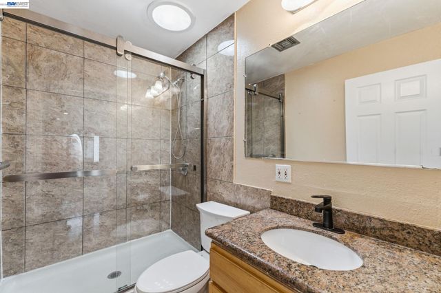 266 Jerilynn Ln, Hayward, CA 94541