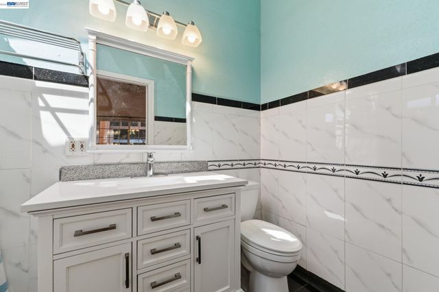 266 Jerilynn Ln, Hayward, CA 94541