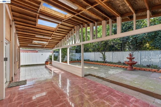 266 Jerilynn Ln, Hayward, CA 94541