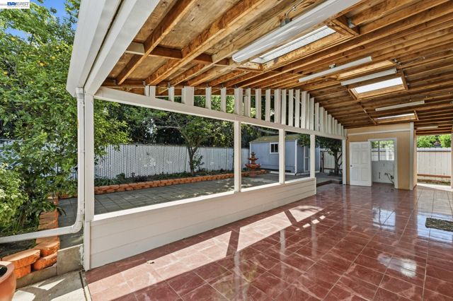 266 Jerilynn Ln, Hayward, CA 94541