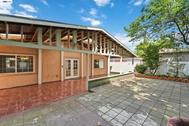 266 Jerilynn Ln, Hayward, CA 94541