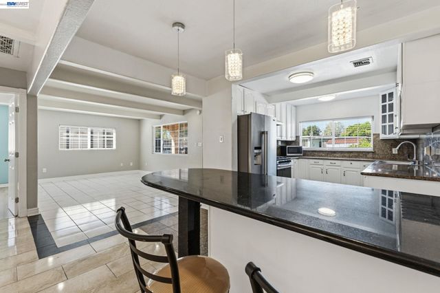 266 Jerilynn Ln, Hayward, CA 94541