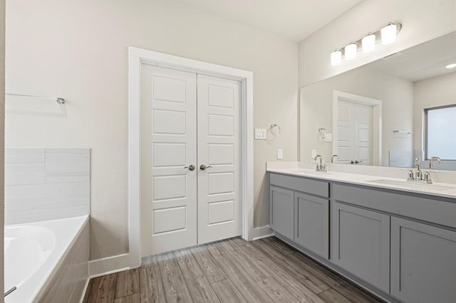 9727 Migrant Hawker Court, Conroe, TX 77385