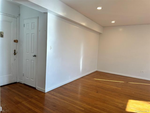 150-29 72 Rd 3L, Flushing, NY 11367