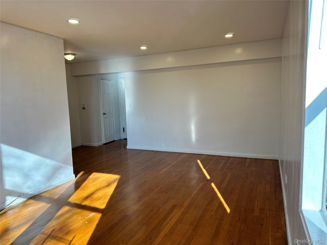 150-29 72 Rd 3L, Flushing, NY 11367