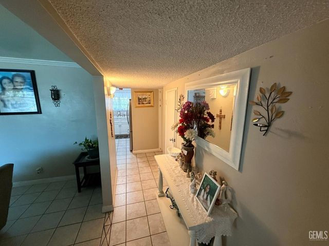 3804 Candlewood Drive, Bakersfield, CA 93306