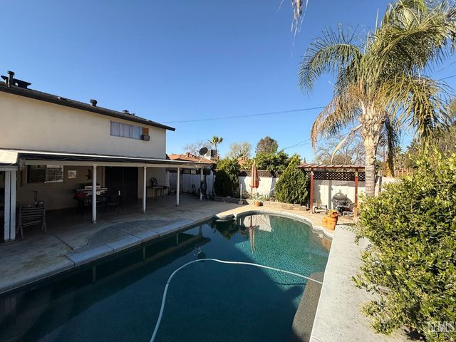 3804 Candlewood Drive, Bakersfield, CA 93306