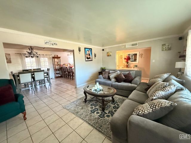 3804 Candlewood Drive, Bakersfield, CA 93306