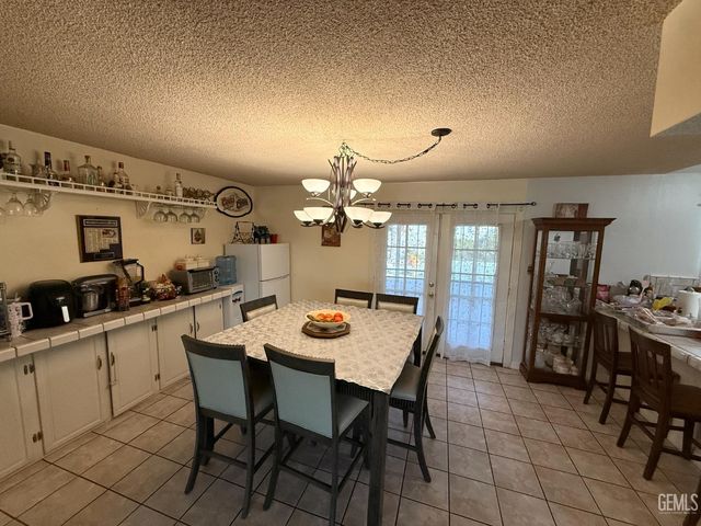 3804 Candlewood Drive, Bakersfield, CA 93306