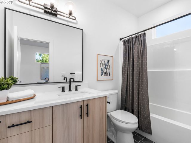 9223 N Seneca St, Portland, OR 97203