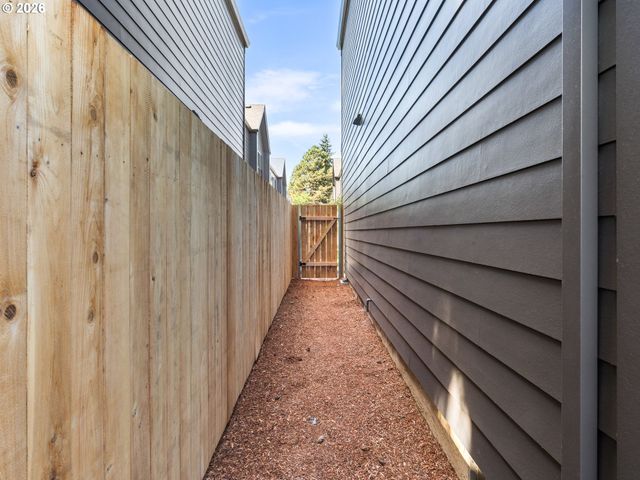 9223 N Seneca St, Portland, OR 97203