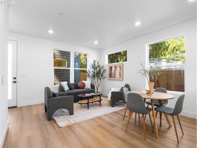 9223 N Seneca St, Portland, OR 97203