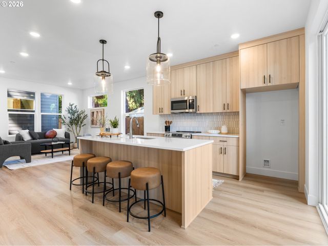 9223 N Seneca St, Portland, OR 97203