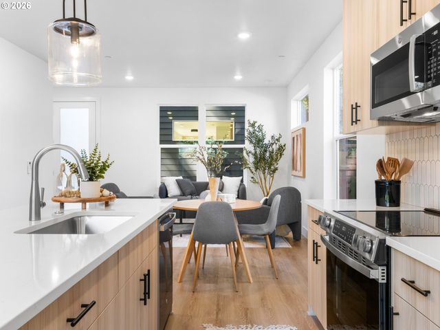 9223 N Seneca St, Portland, OR 97203