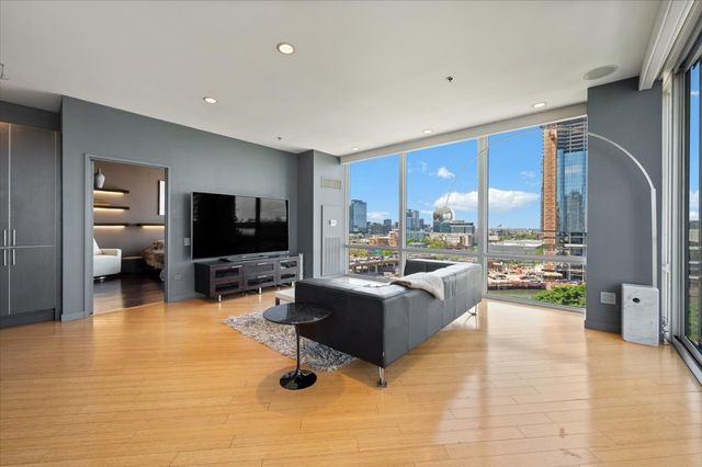 653 N Kingsbury Street 1103, Chicago, IL 60654