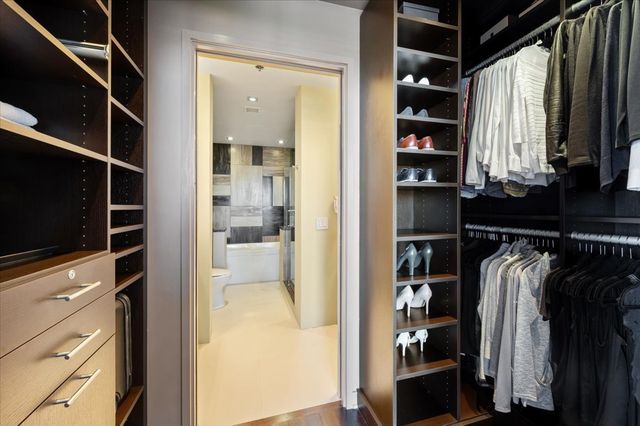 653 N Kingsbury Street 1103, Chicago, IL 60654