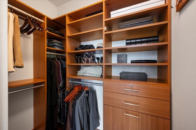 653 N Kingsbury Street 1103, Chicago, IL 60654