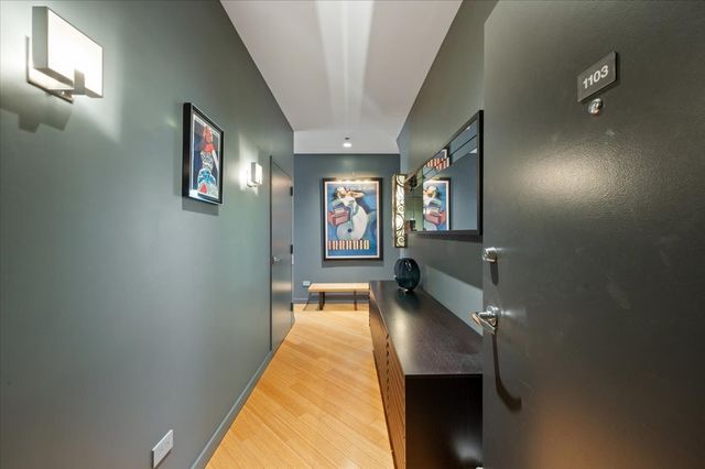 653 N Kingsbury Street 1103, Chicago, IL 60654