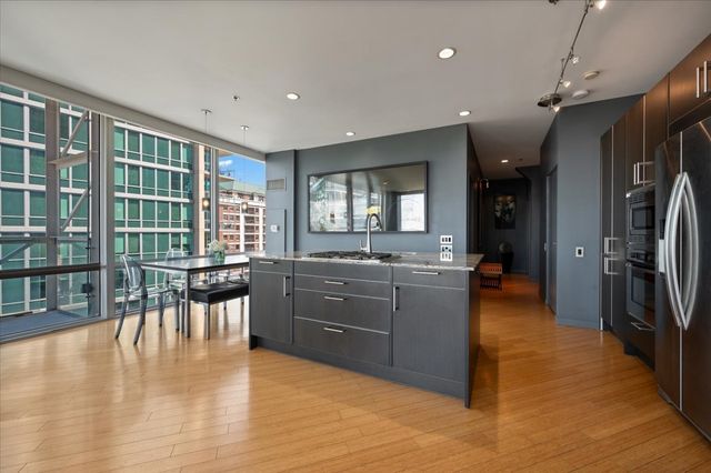 653 N Kingsbury Street 1103, Chicago, IL 60654