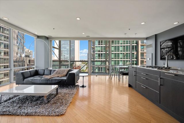 653 N Kingsbury Street 1103, Chicago, IL 60654