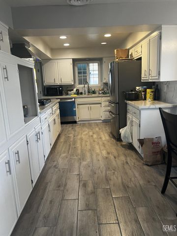 1304 Manning Street, Bakersfield, CA 93309