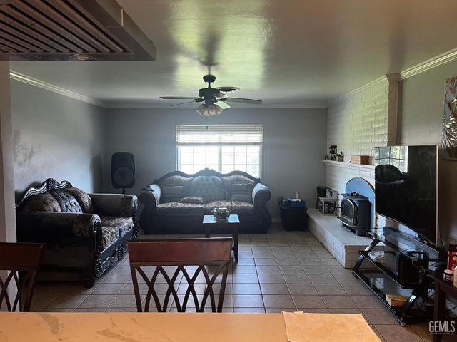 1304 Manning Street, Bakersfield, CA 93309