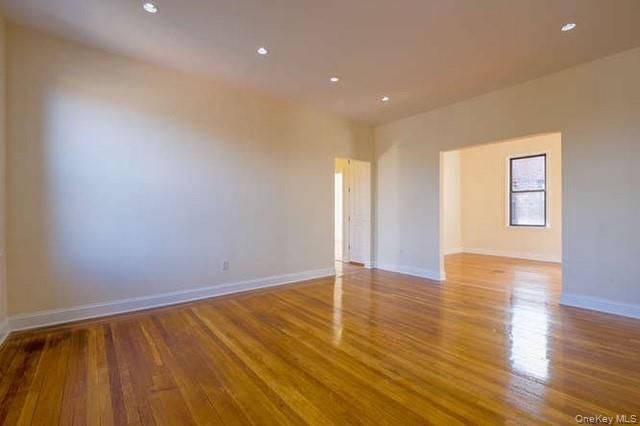 115-25 Metropolitan Avenue 161, Kew Gardens, NY 11418
