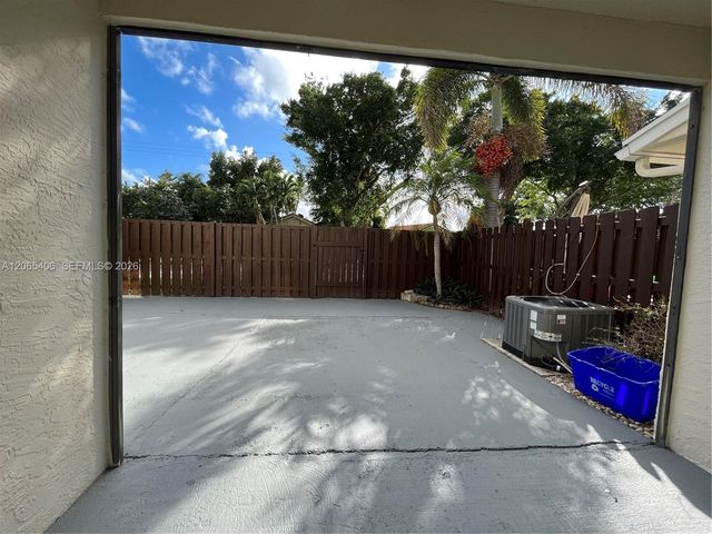 5170 Tennis Ln, Delray Beach, FL 33484