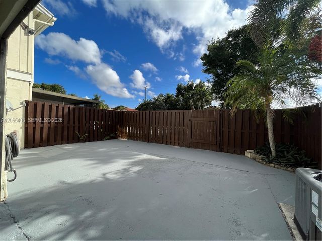 5170 Tennis Ln, Delray Beach, FL 33484