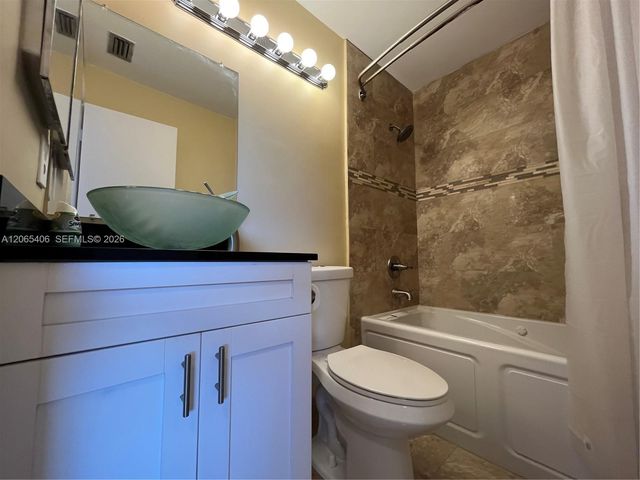 5170 Tennis Ln, Delray Beach, FL 33484