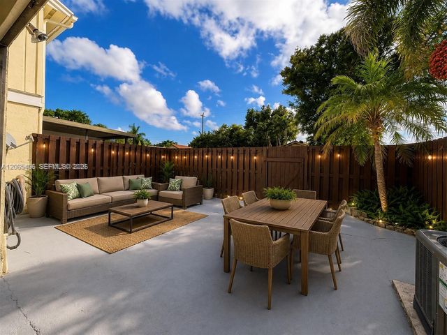 5170 Tennis Ln, Delray Beach, FL 33484