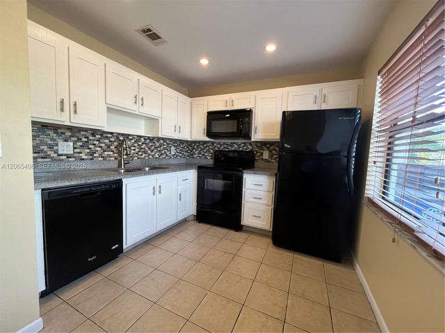 5170 Tennis Ln, Delray Beach, FL 33484
