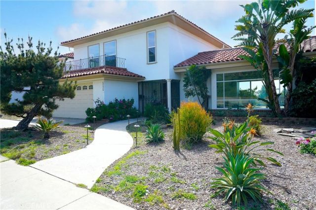 5226 Los Diegos Way, Los Angeles, CA 90027