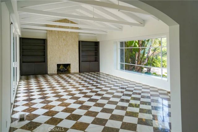 5226 Los Diegos Way, Los Angeles, CA 90027