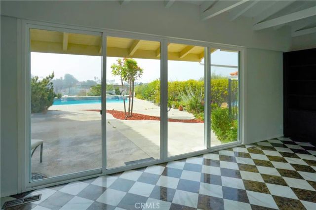 5226 Los Diegos Way, Los Angeles, CA 90027