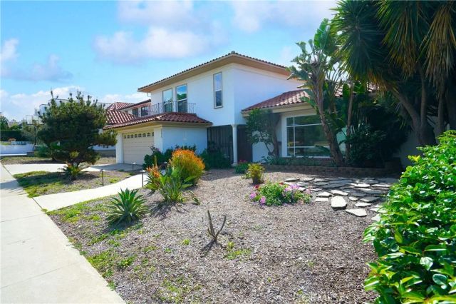 5226 Los Diegos Way, Los Angeles, CA 90027