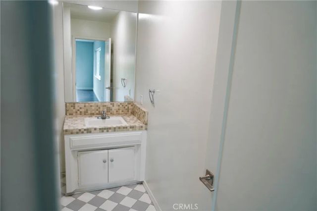 5226 Los Diegos Way, Los Angeles, CA 90027