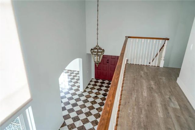 5226 Los Diegos Way, Los Angeles, CA 90027