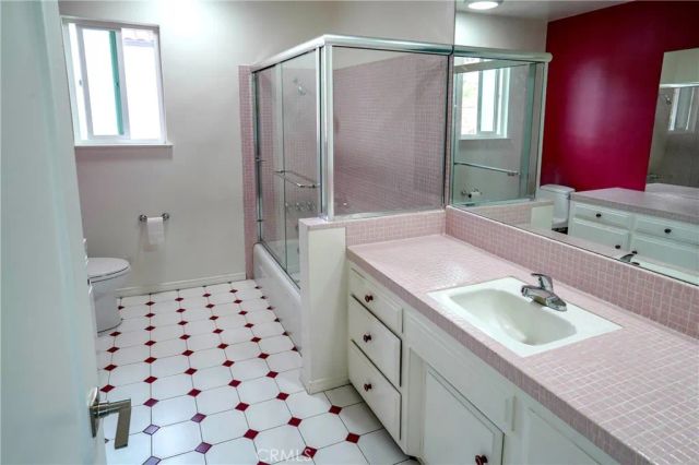 5226 Los Diegos Way, Los Angeles, CA 90027