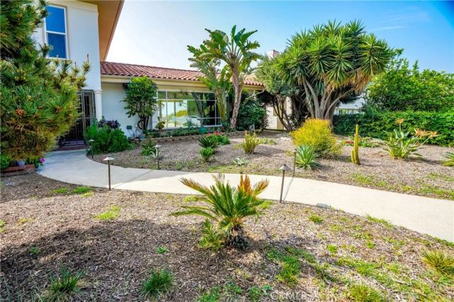 5226 Los Diegos Way, Los Angeles, CA 90027