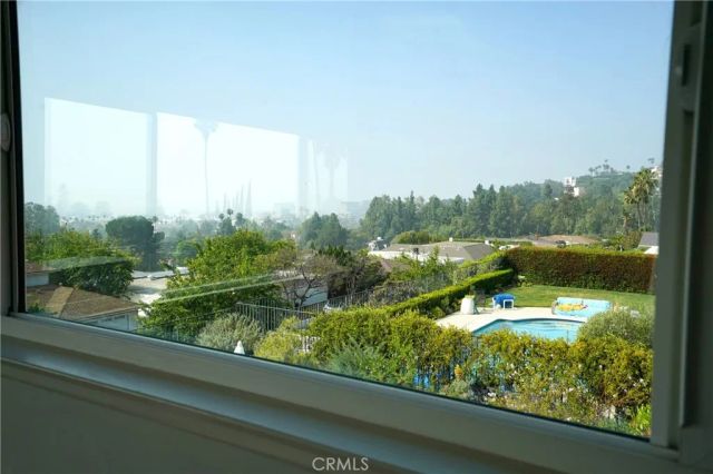 5226 Los Diegos Way, Los Angeles, CA 90027