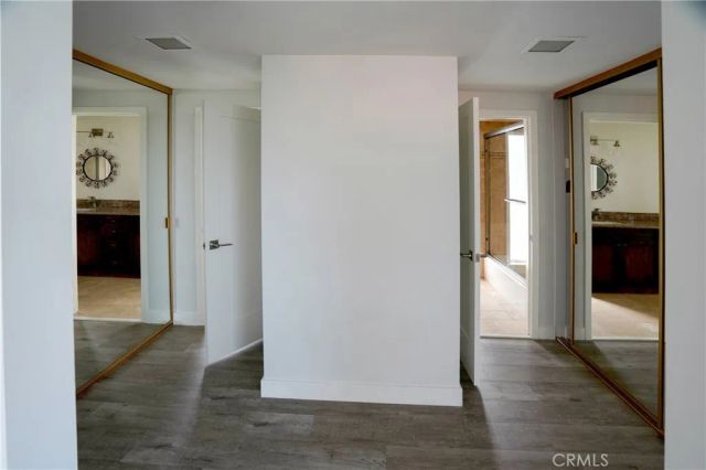 5226 Los Diegos Way, Los Angeles, CA 90027
