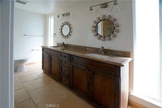 5226 Los Diegos Way, Los Angeles, CA 90027