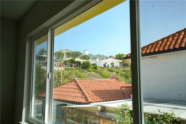 5226 Los Diegos Way, Los Angeles, CA 90027