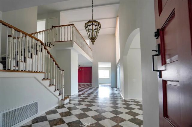 5226 Los Diegos Way, Los Angeles, CA 90027