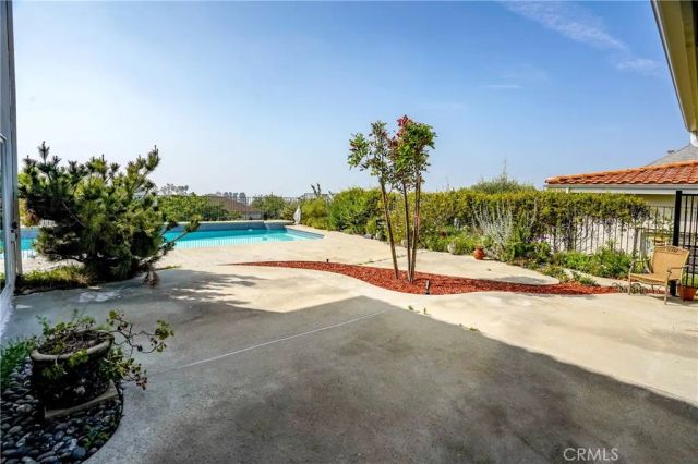 5226 Los Diegos Way, Los Angeles, CA 90027