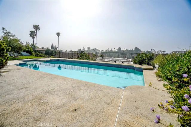 5226 Los Diegos Way, Los Angeles, CA 90027